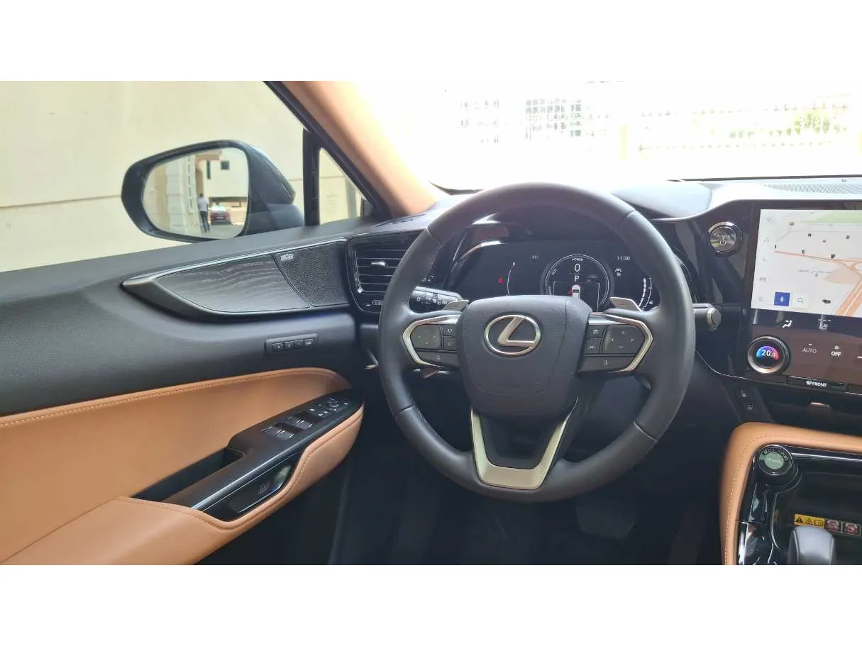 Car image 18