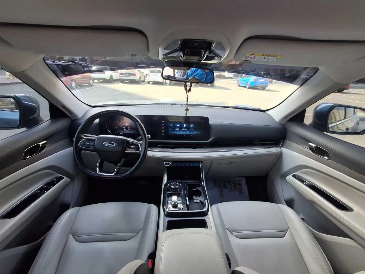 Car image 14