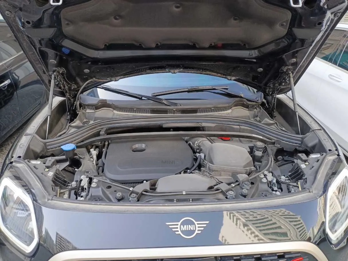 Car image 26