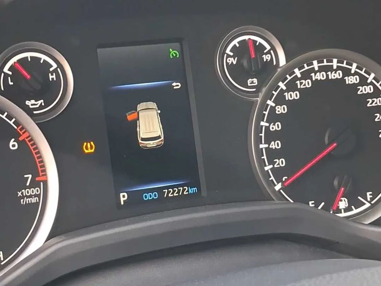 Car image 18