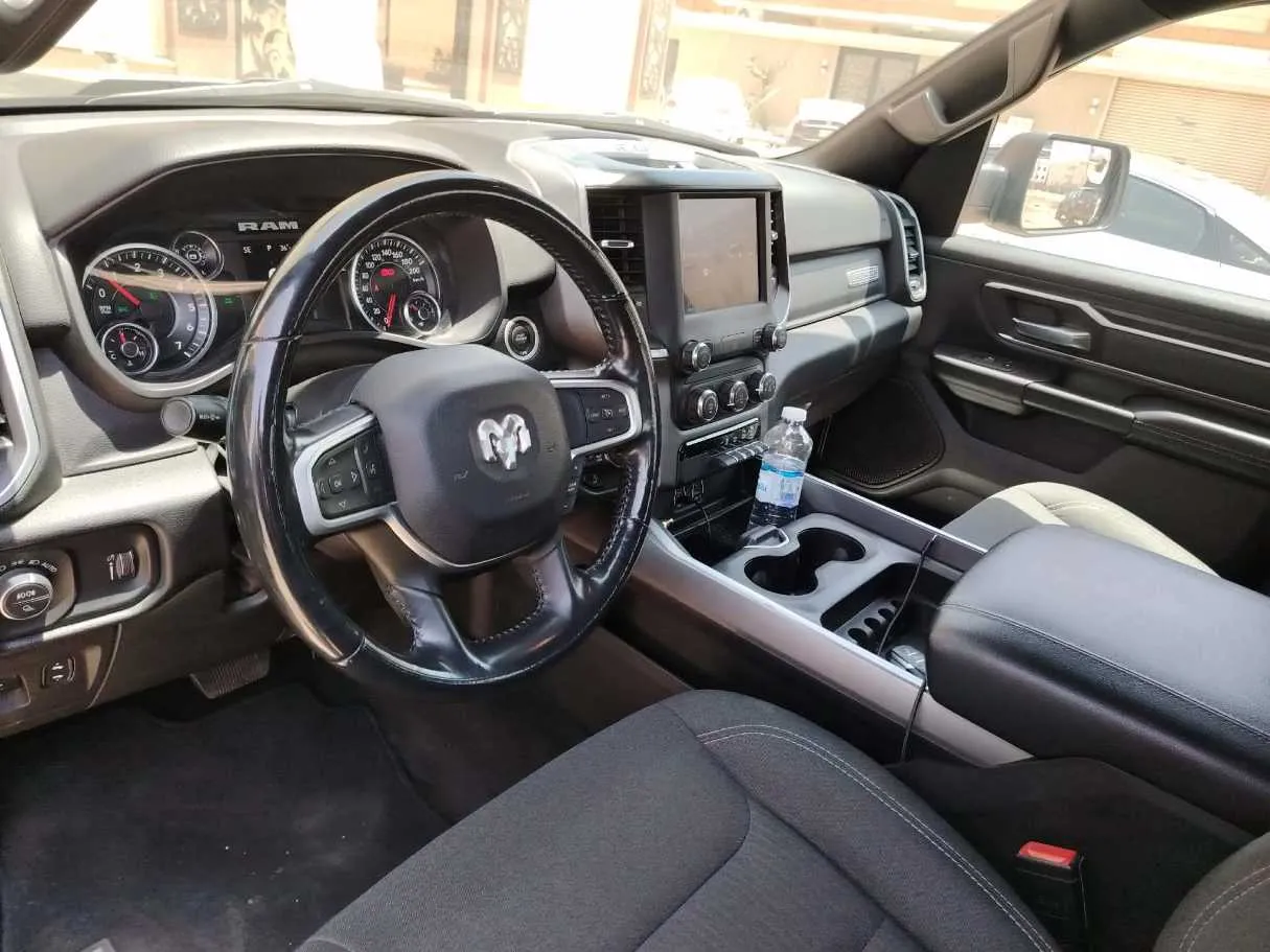 Car image 13