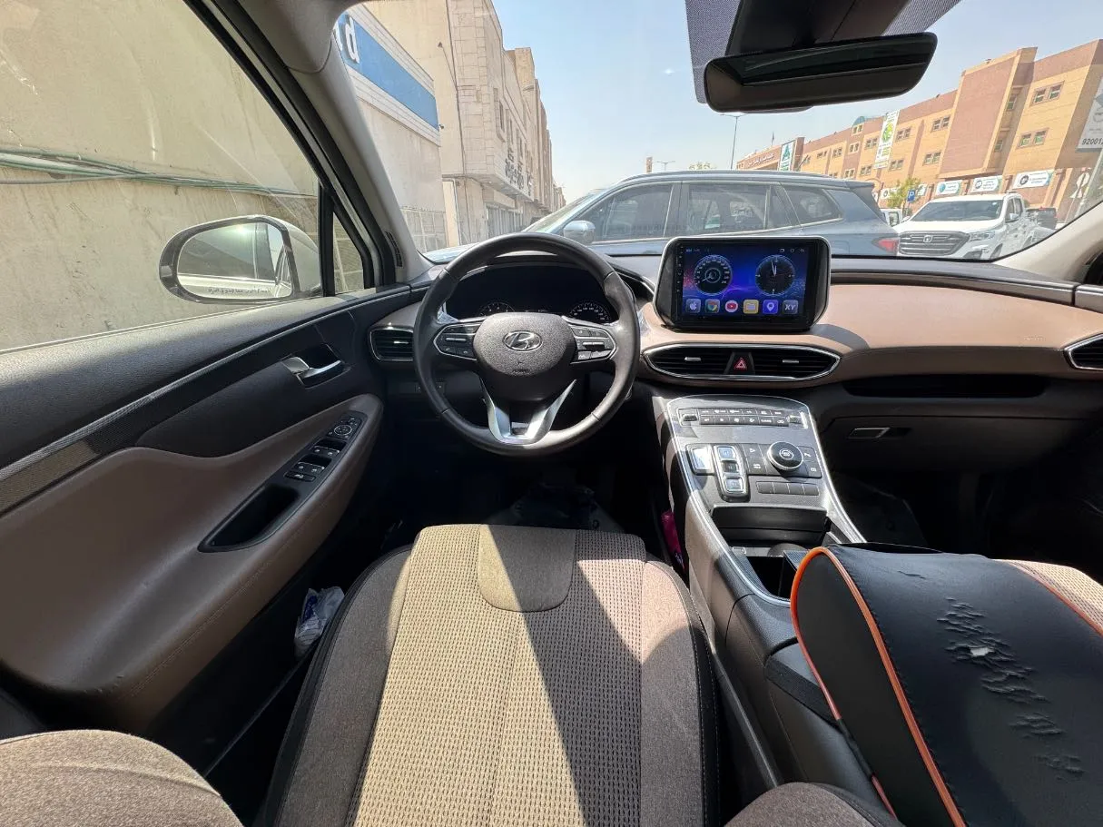 Car image 16