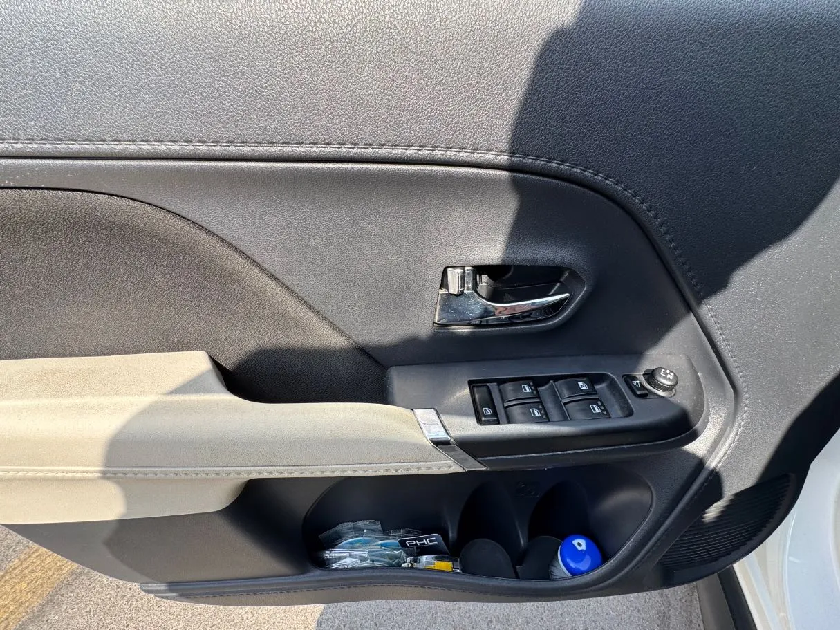 Car image 22