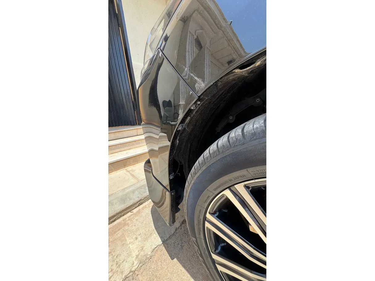 Car image 28