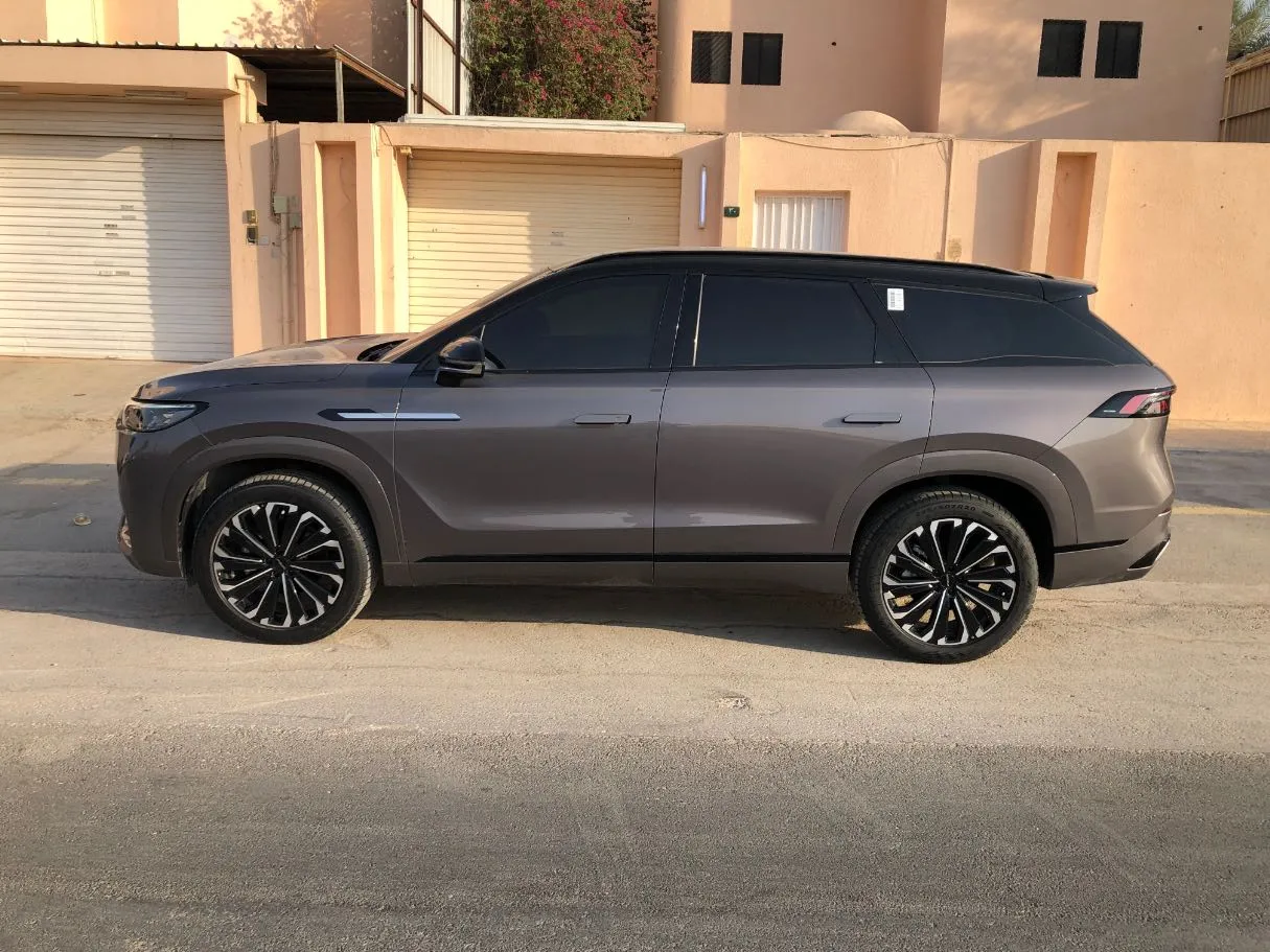 Car image 8
