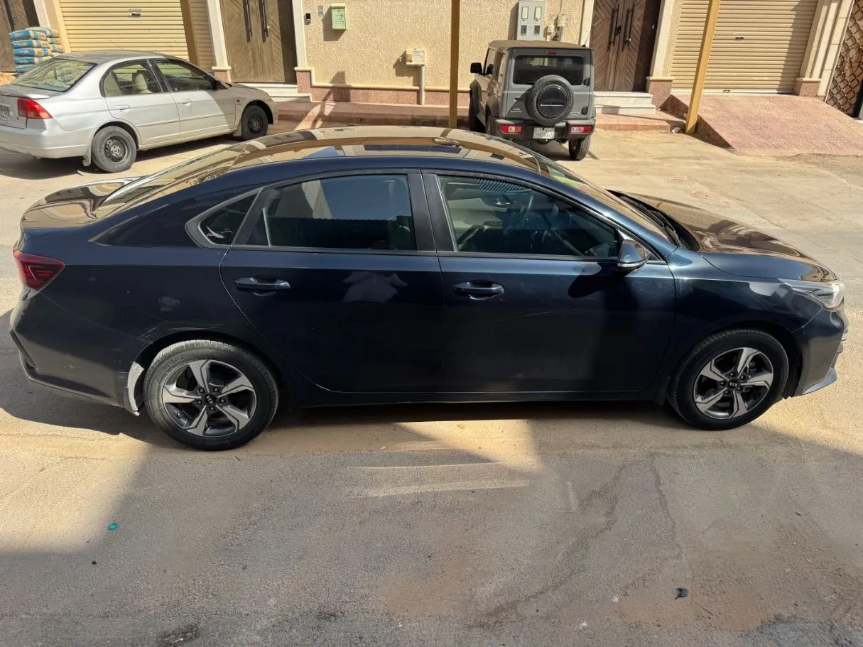 Car image 4