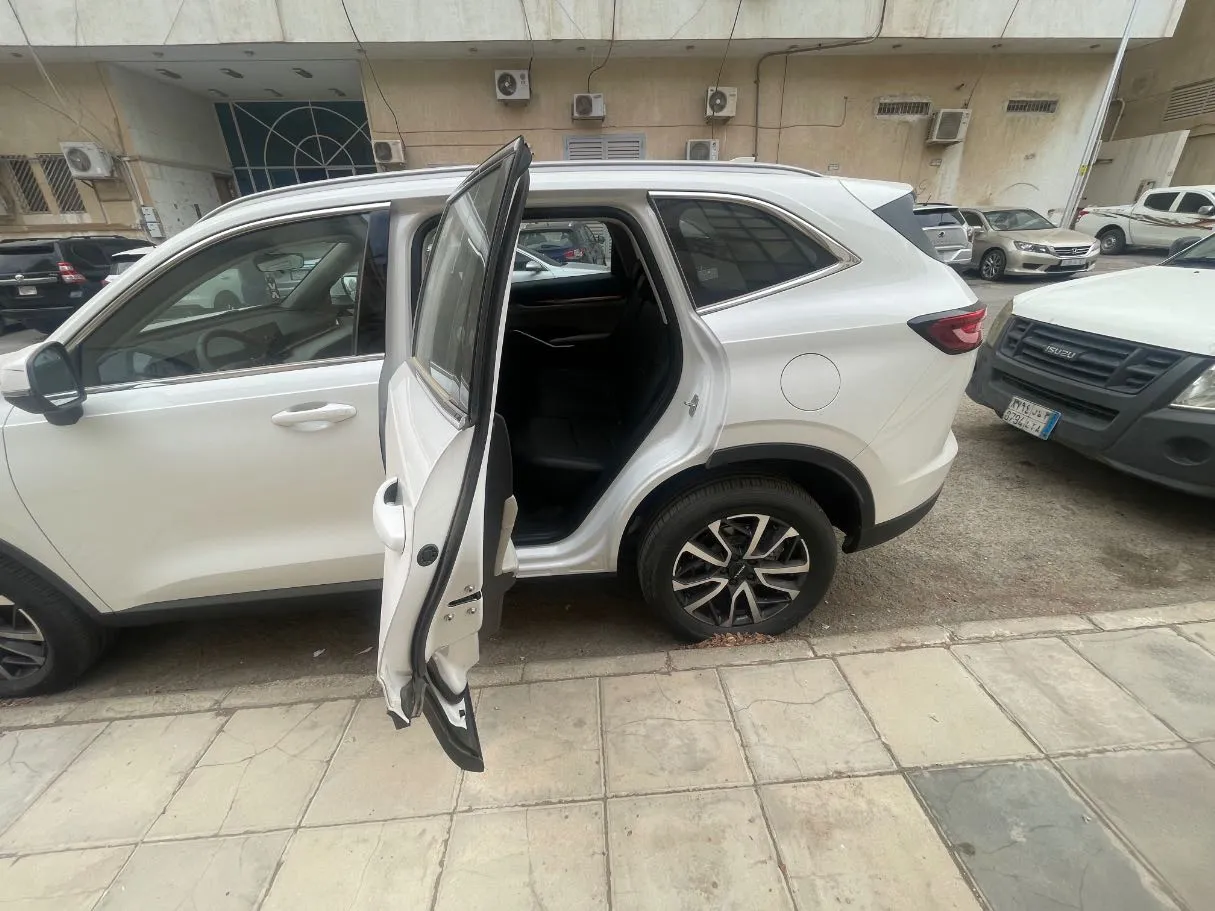 Car image 14