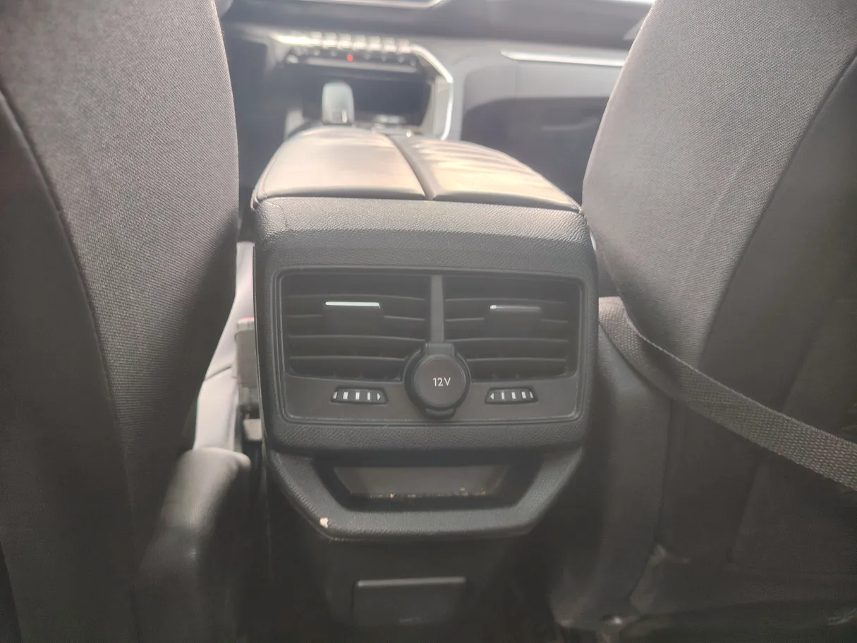 Car image 26