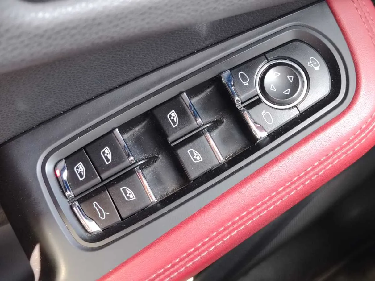 Car image 29