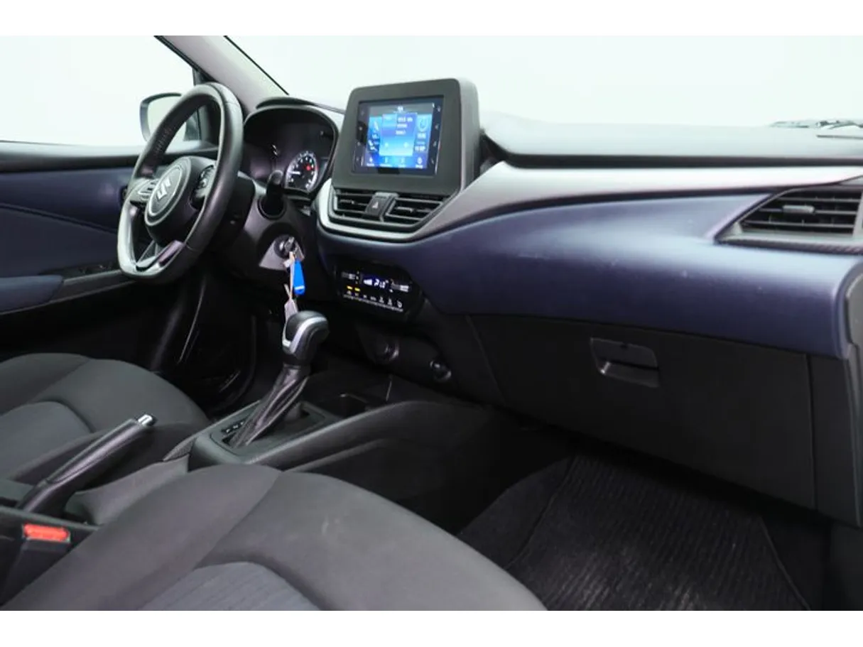 Car image 10