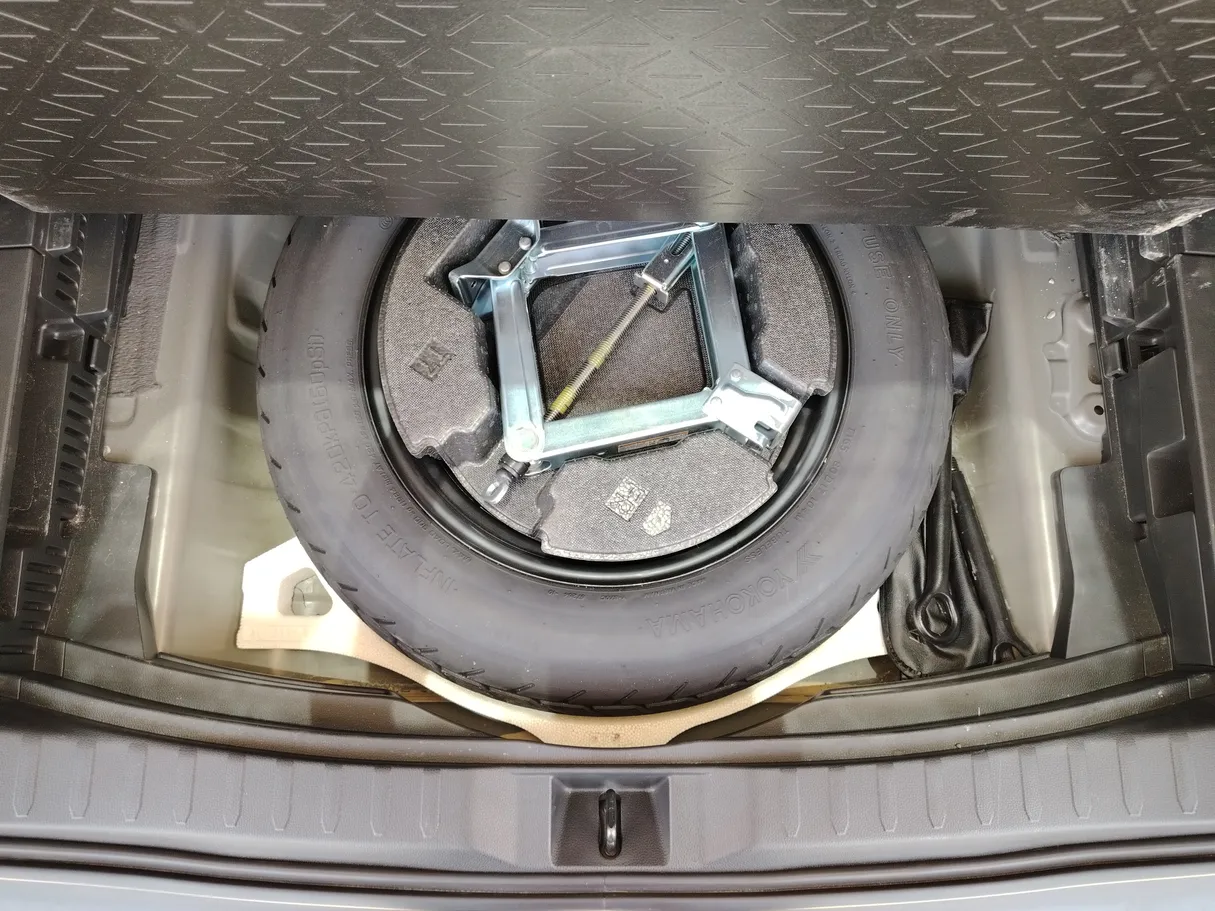 Car image 38