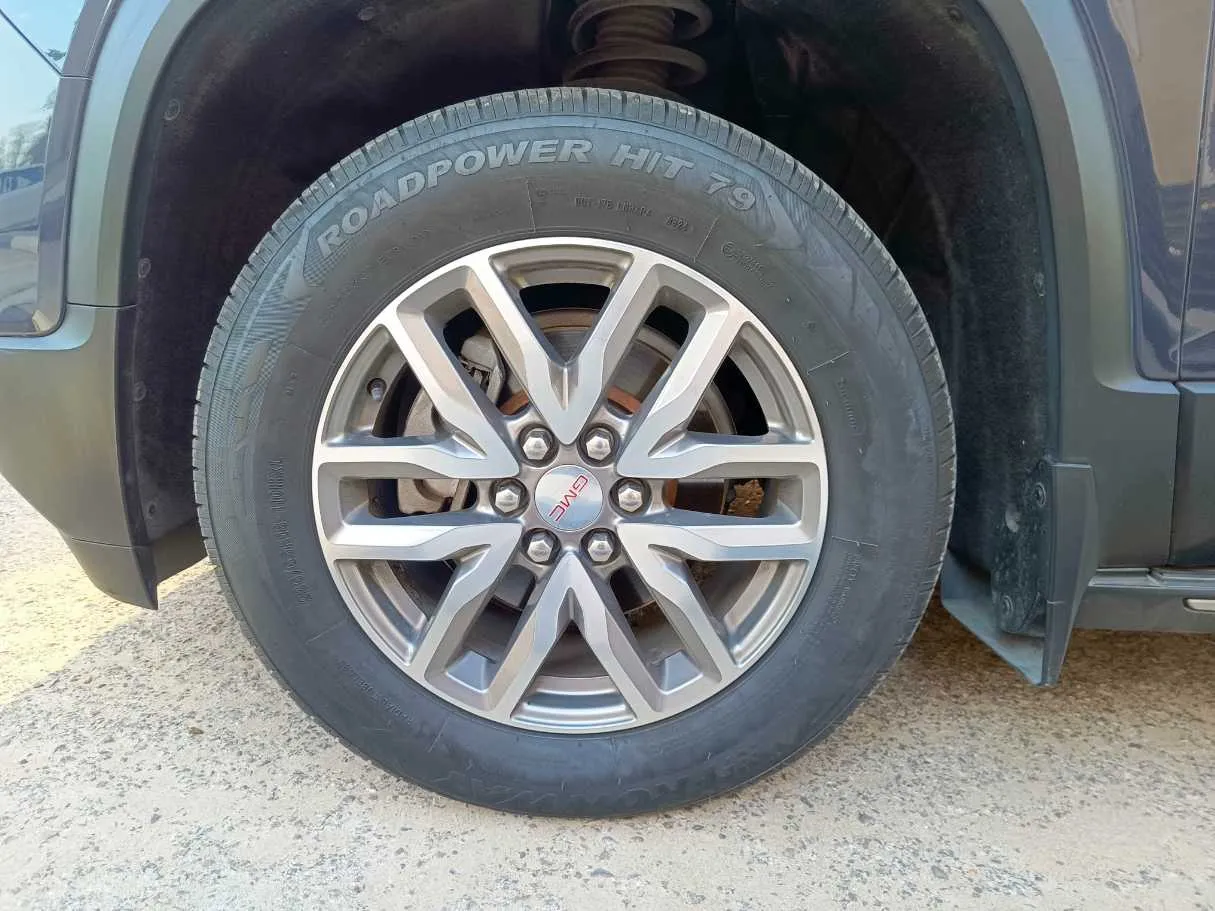 Car image 10