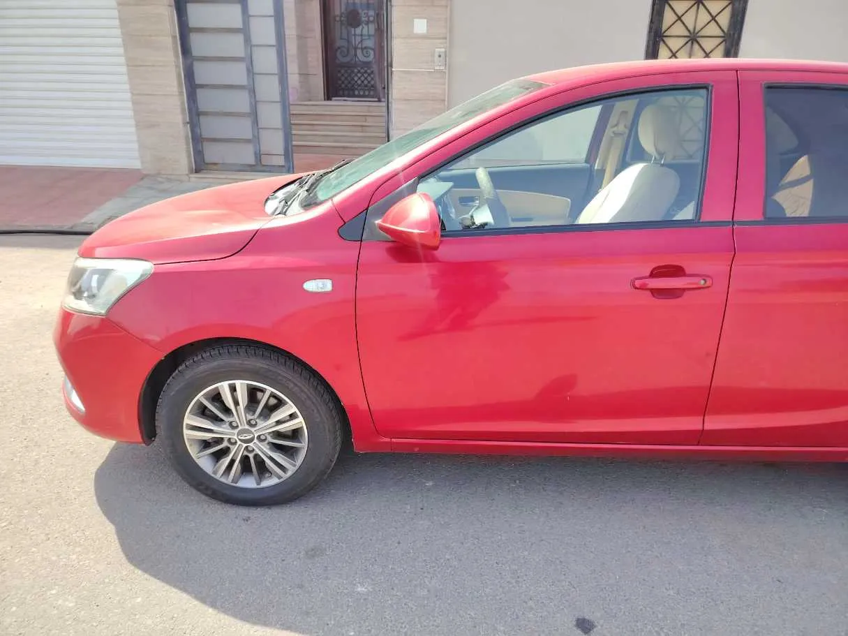 Car image 9