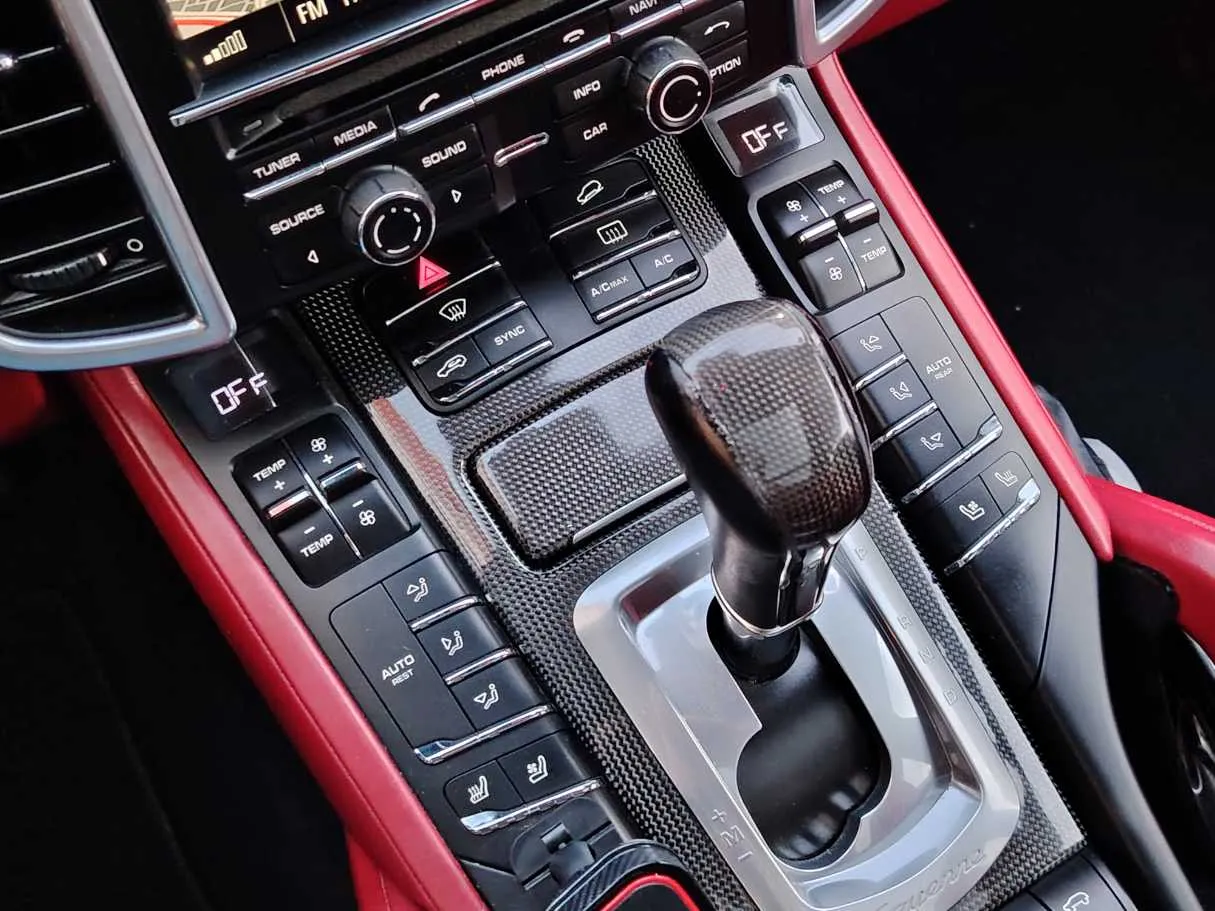 Car image 24