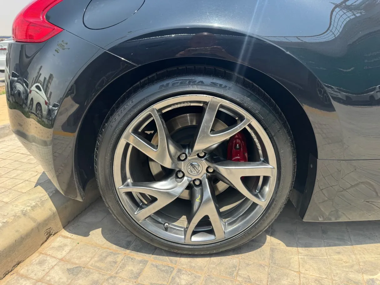 Car image 12