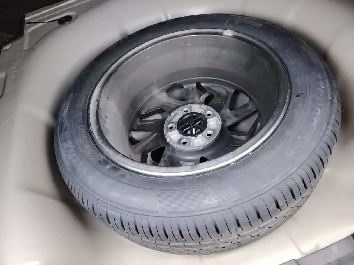 Car image 40