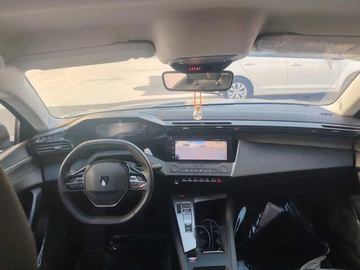Car image 19