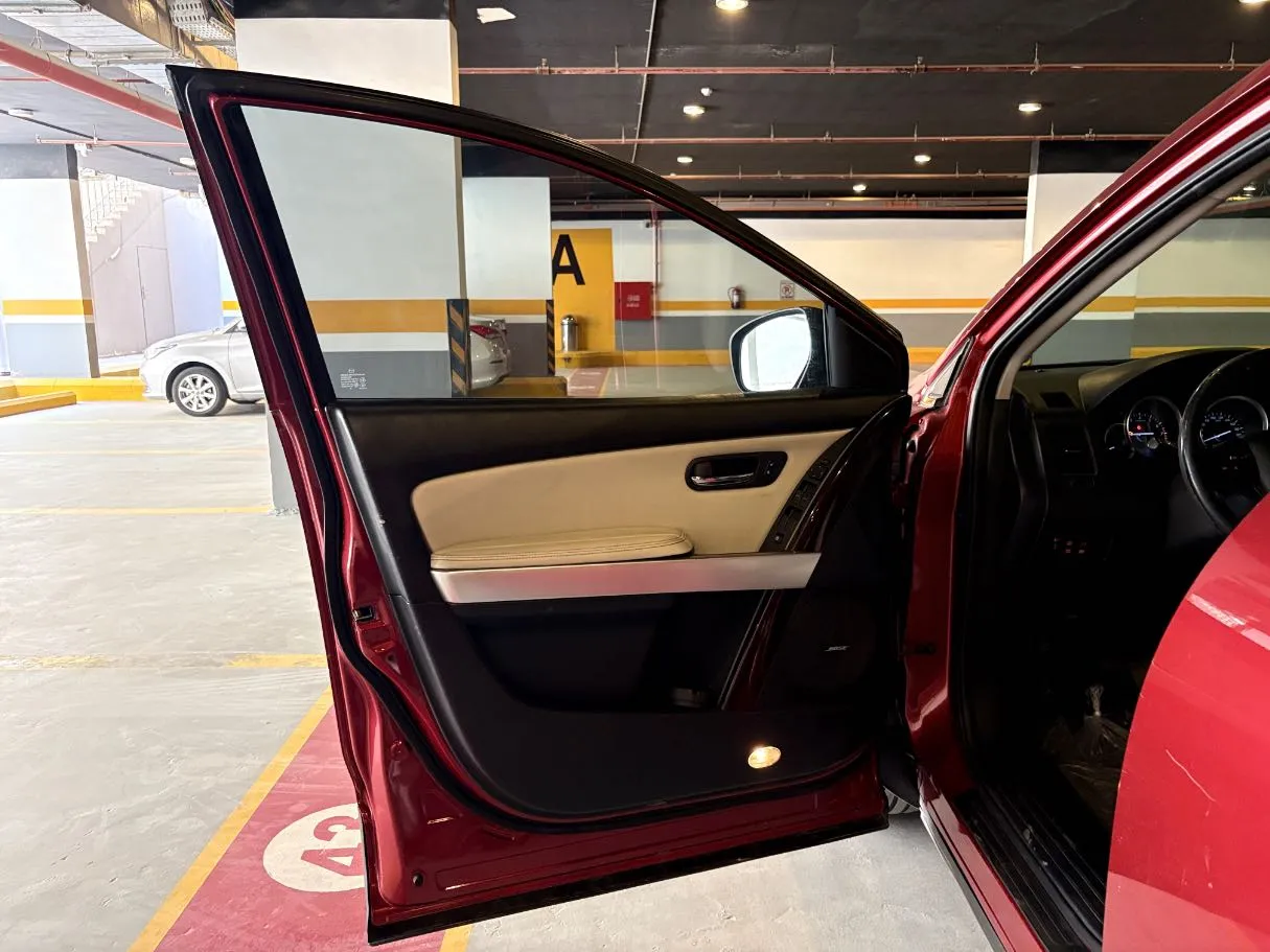 Car image 10