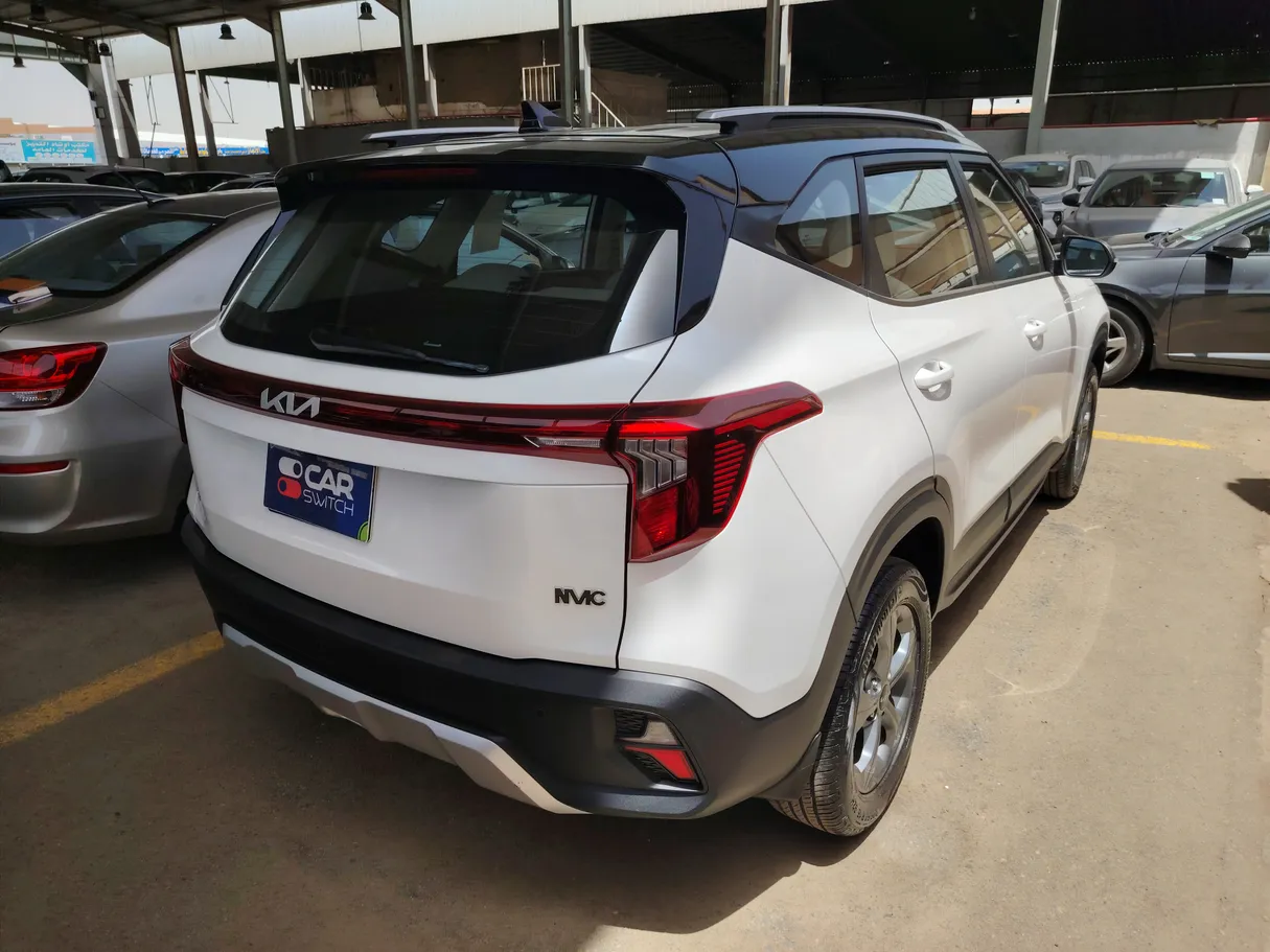 Car image 5