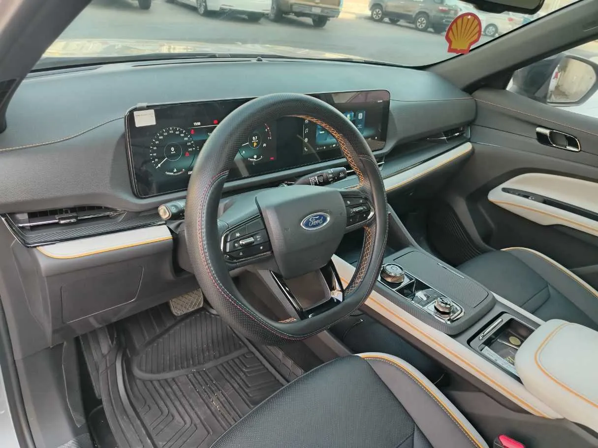 Car image 14