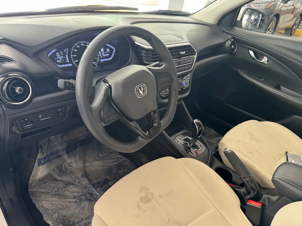 Car image 13
