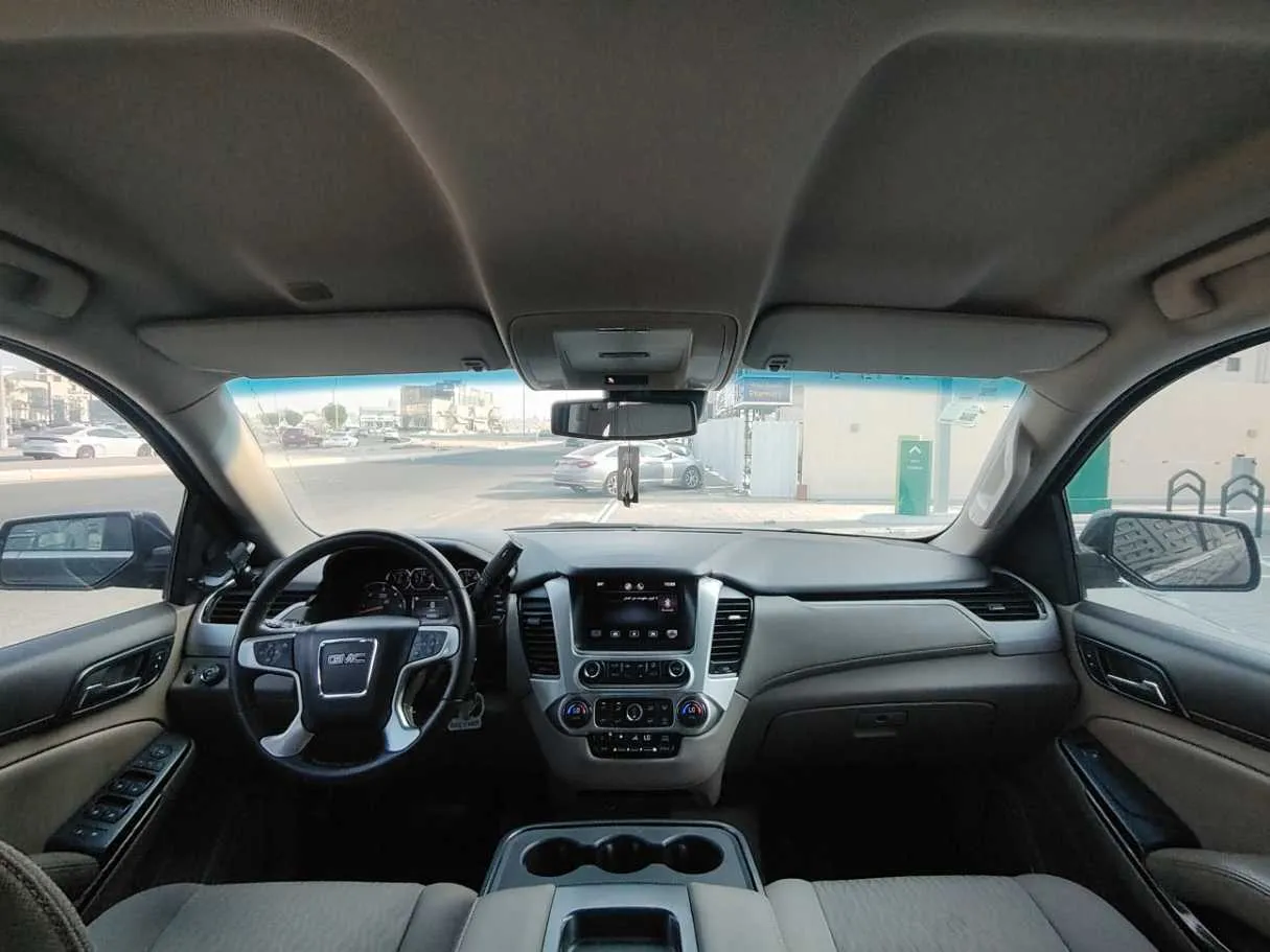 Car image 16