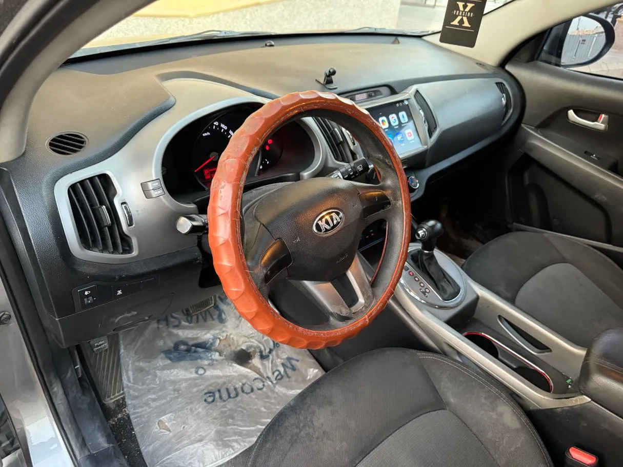 Car image 13