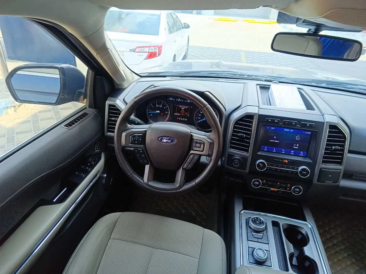 Car image 27