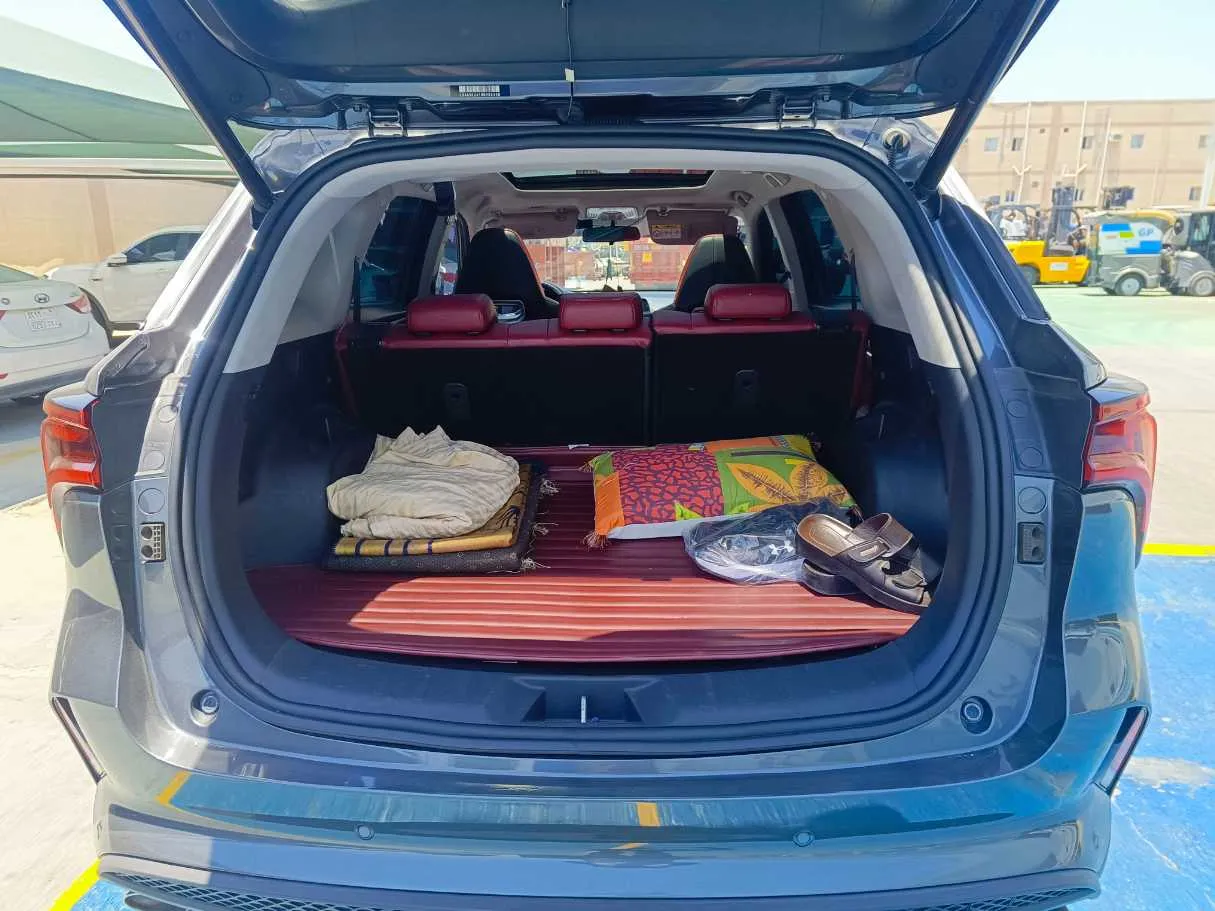 Car image 30