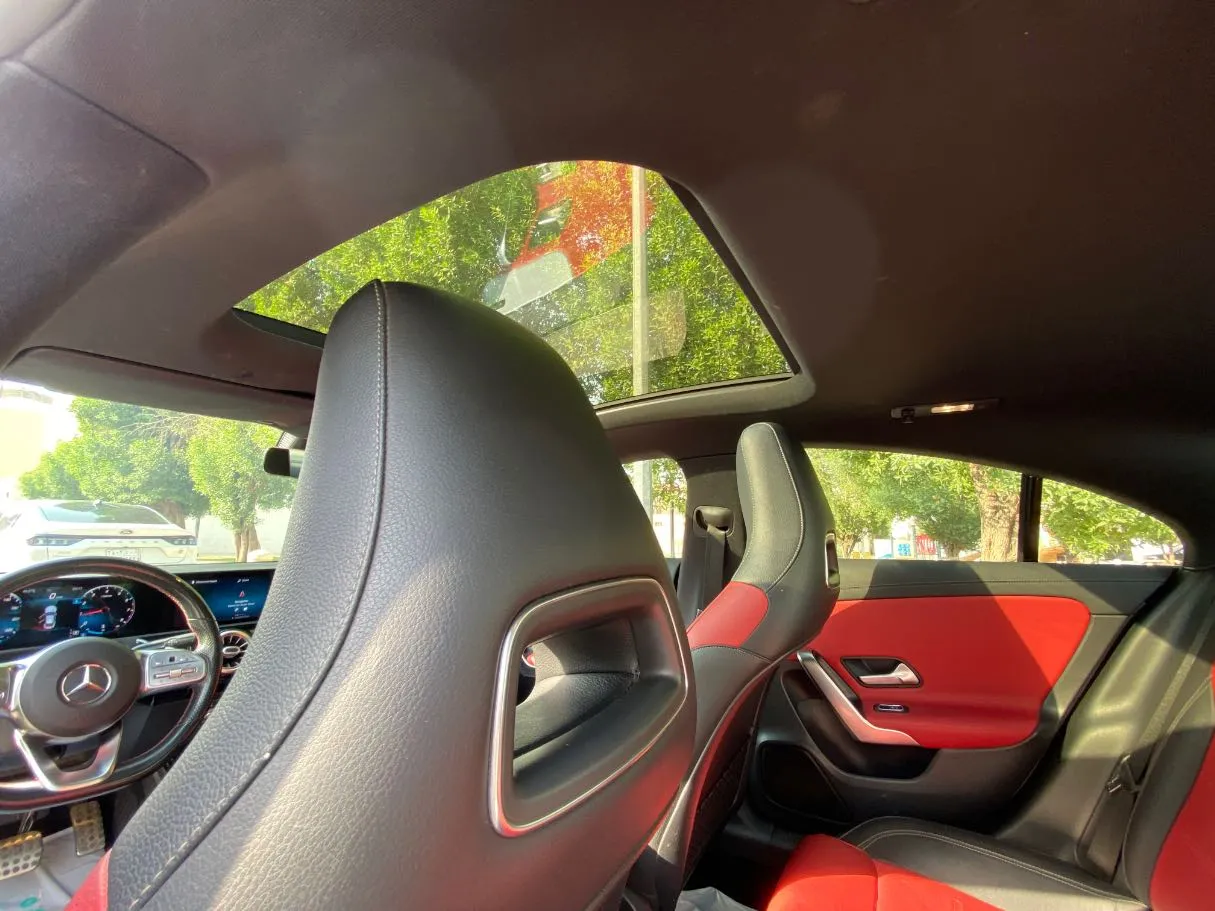 Car image 14