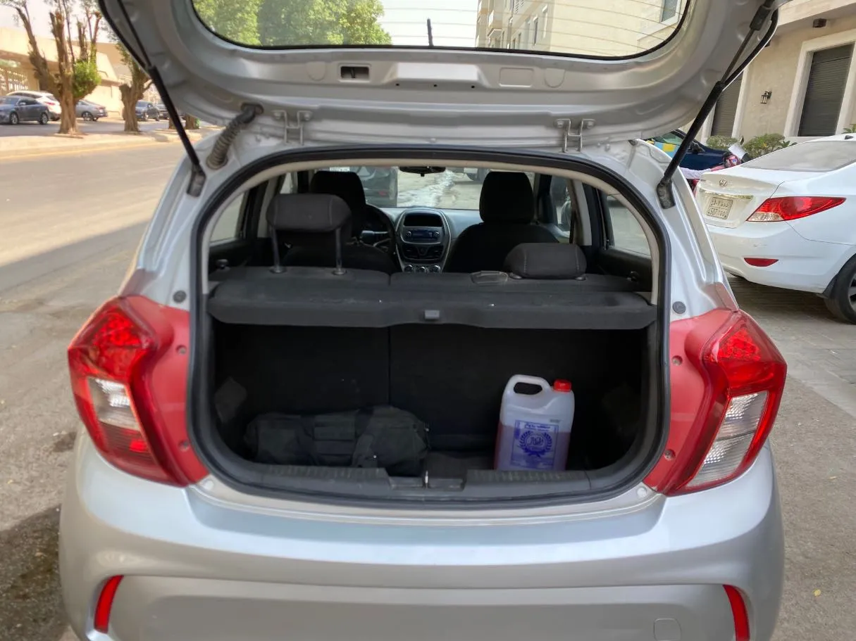 Car image 18