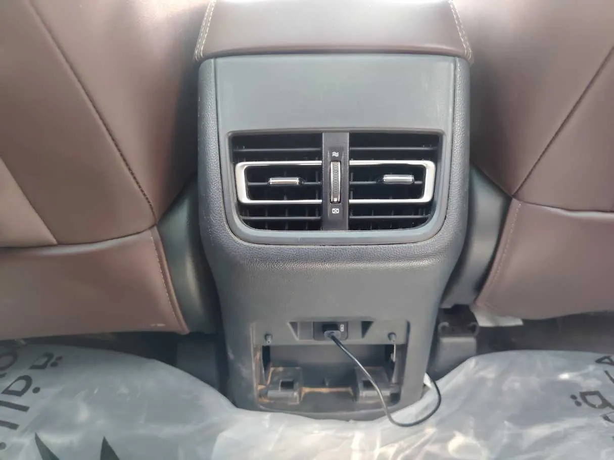Car image 28
