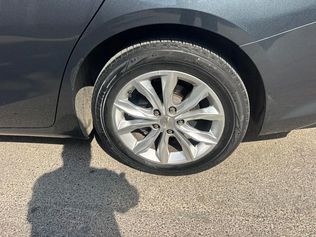 Car image 9