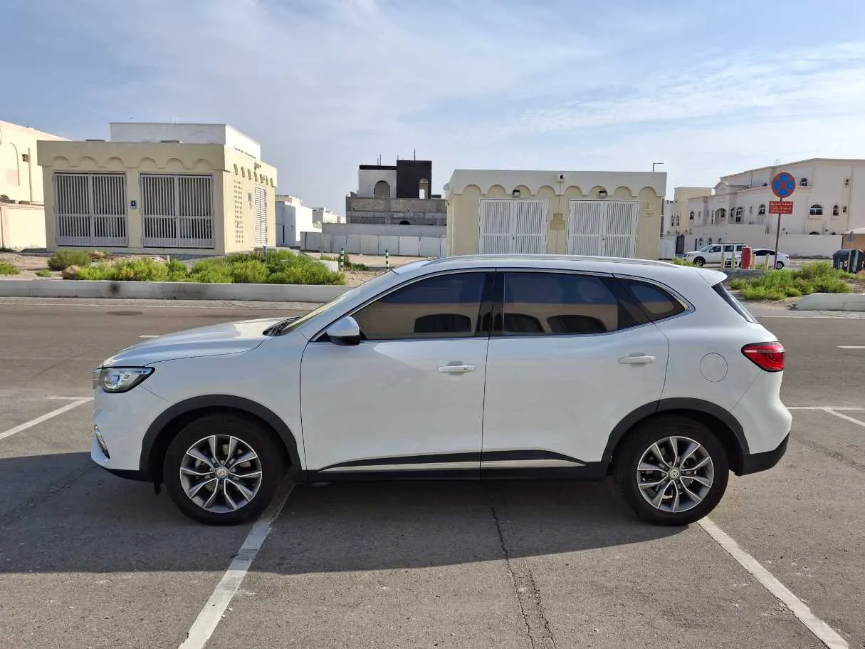 Car image 4