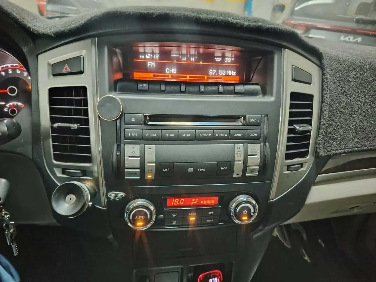 Car image 25