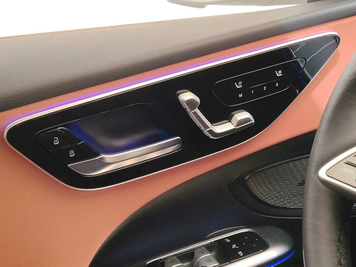 Car image 35