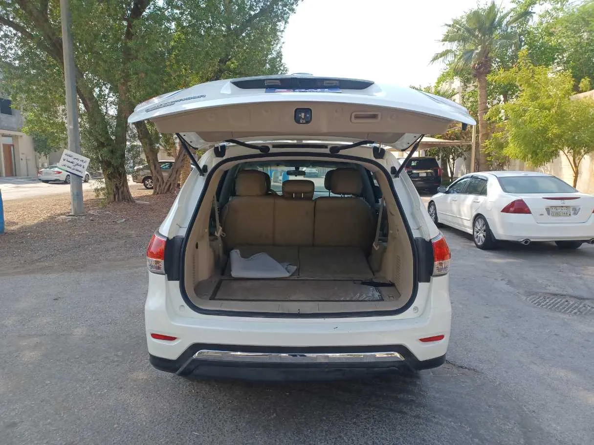 Car image 18
