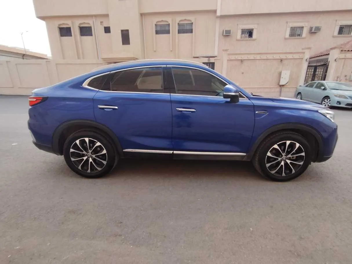 Car image 4