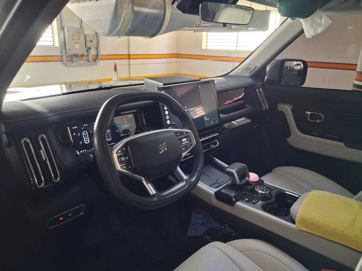 Car image 11