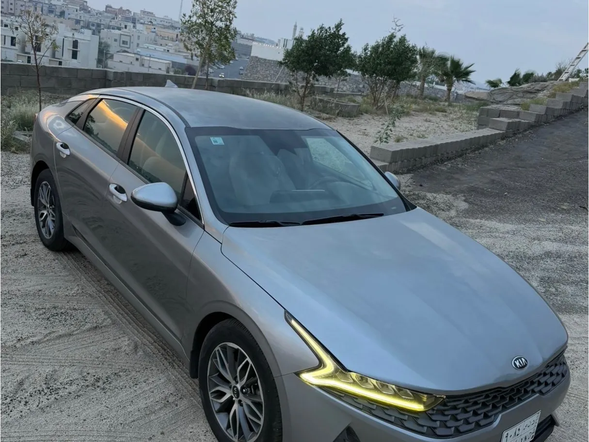 Car image 2