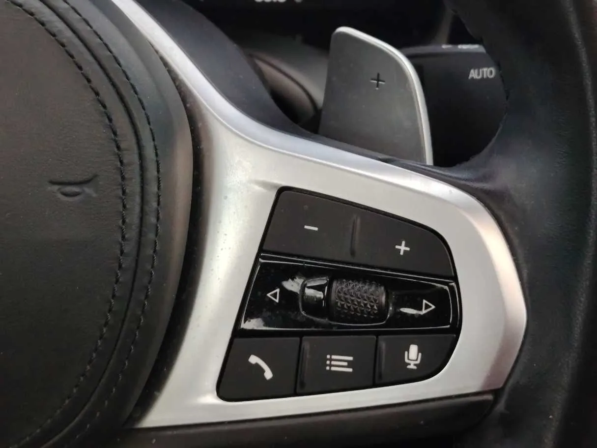 Car image 32
