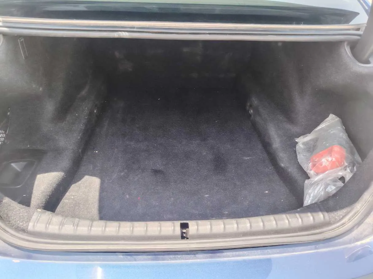 Car image 27