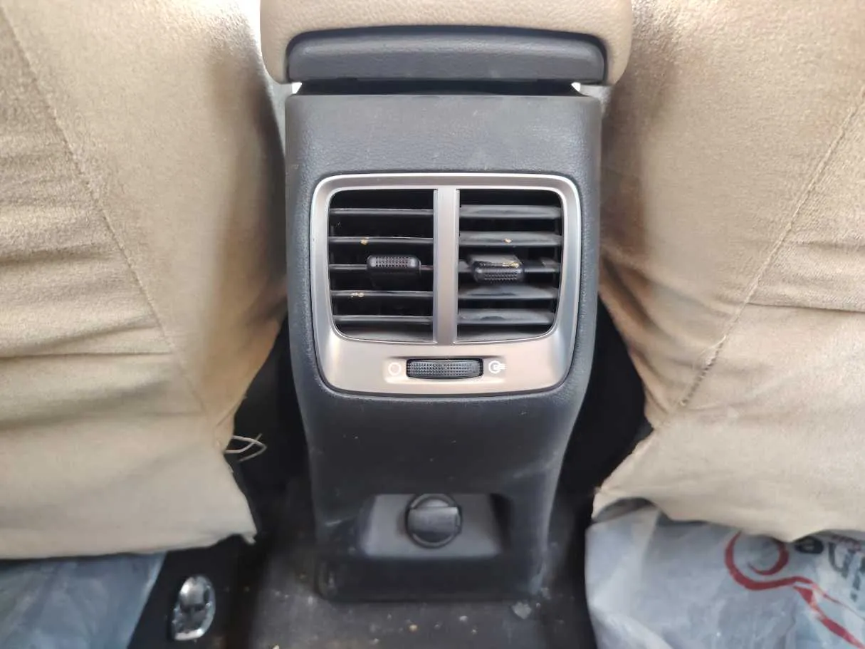Car image 29