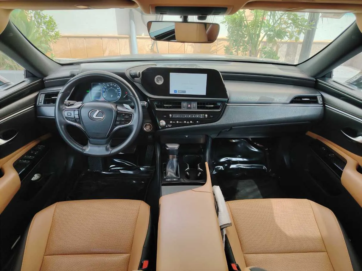 Car image 18