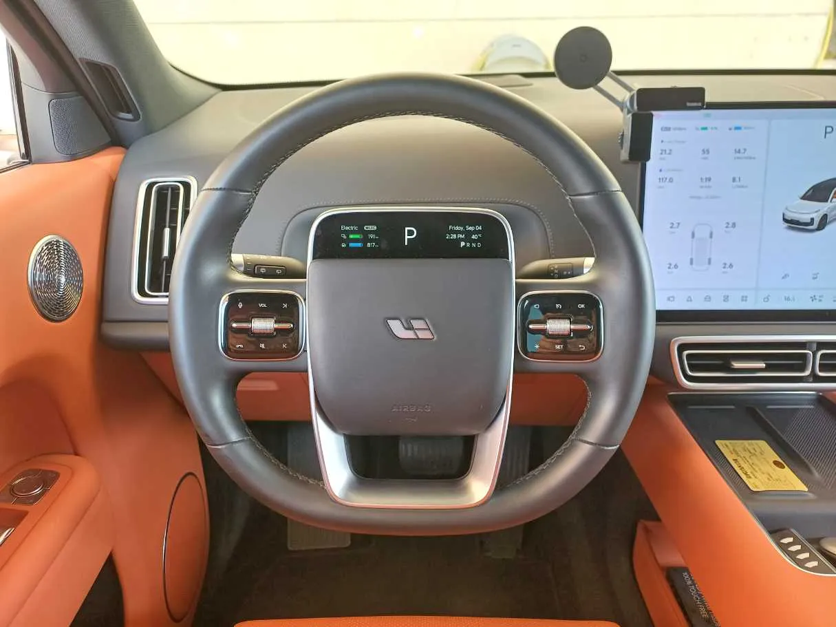 Car image 16