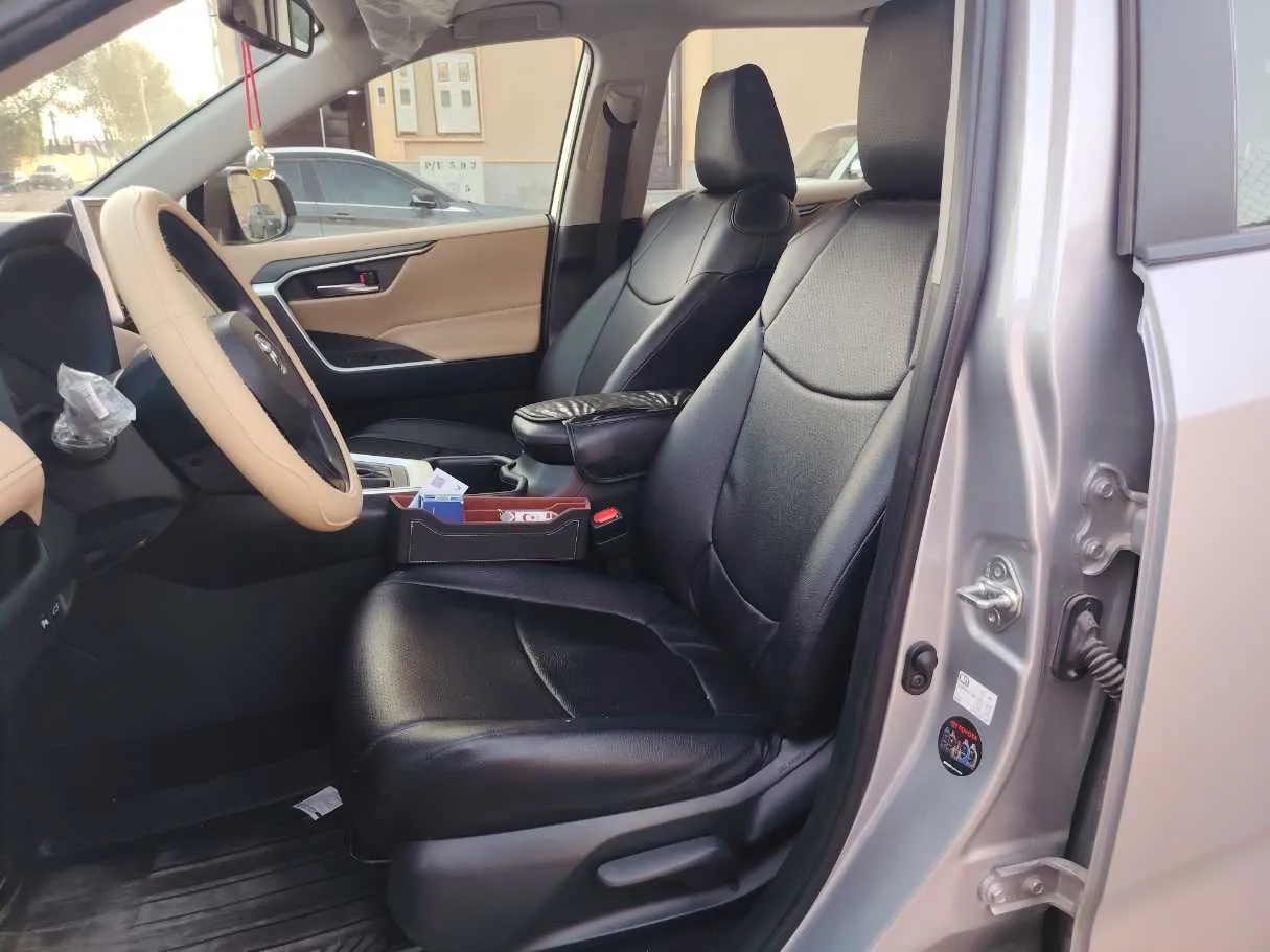 Car image 11
