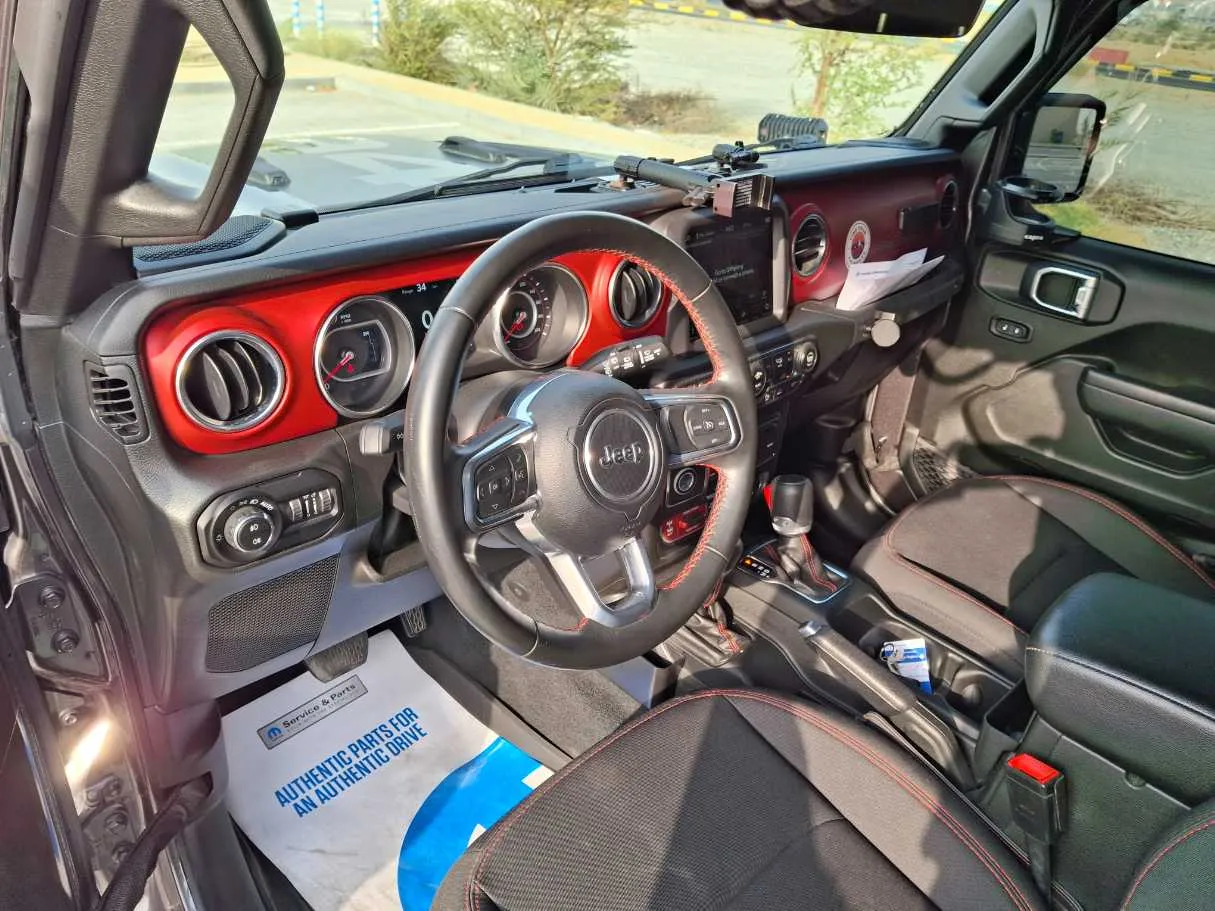 Car image 12