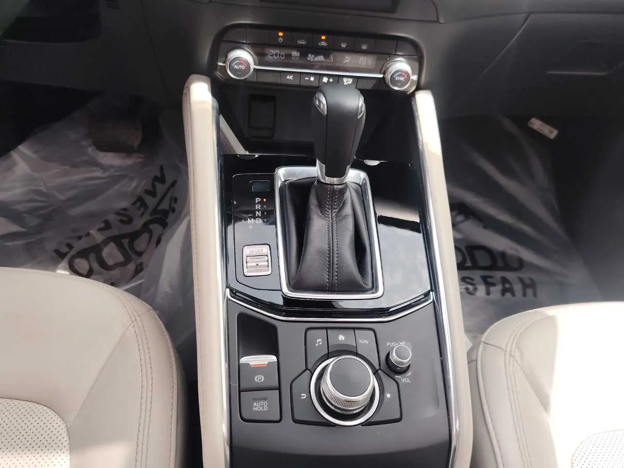 Car image 19