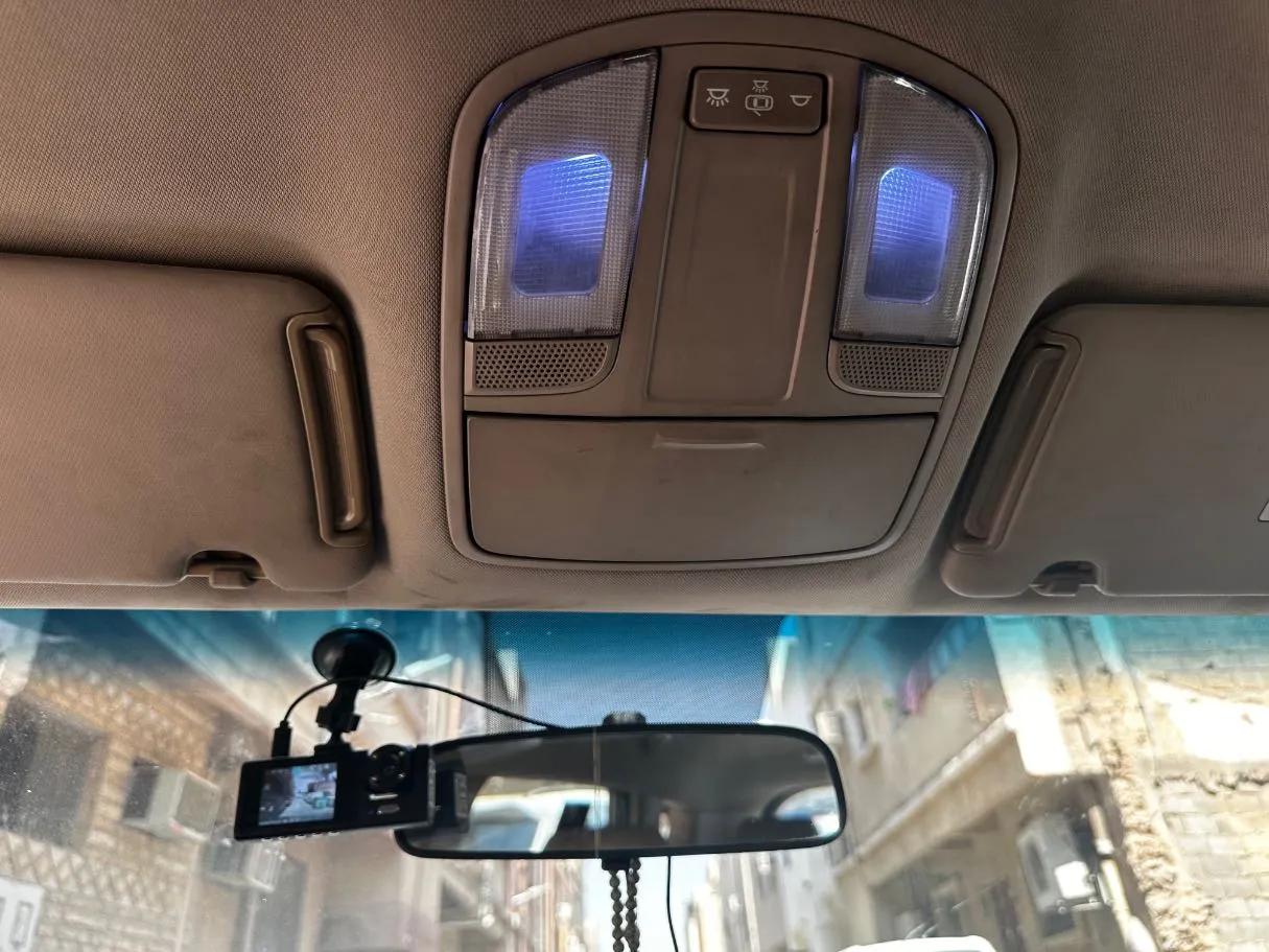 Car image 24