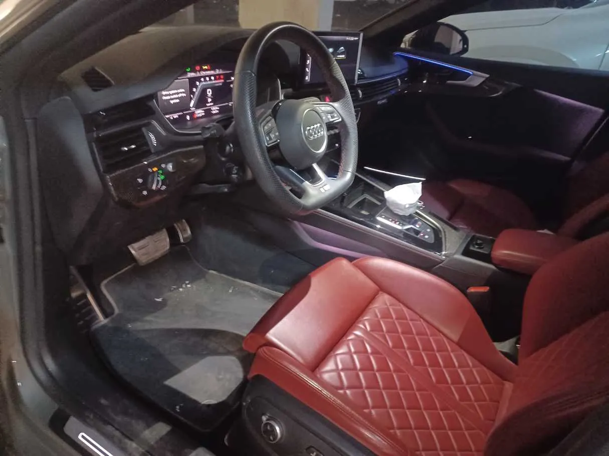 Car image 11